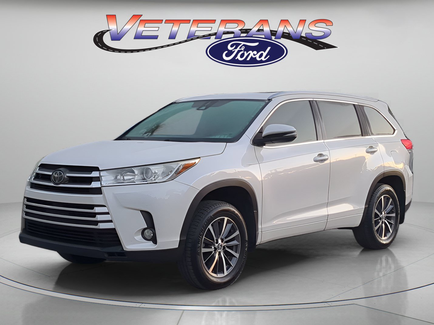 Used 2017 Toyota Highlander XLE AWD/4WD image 1