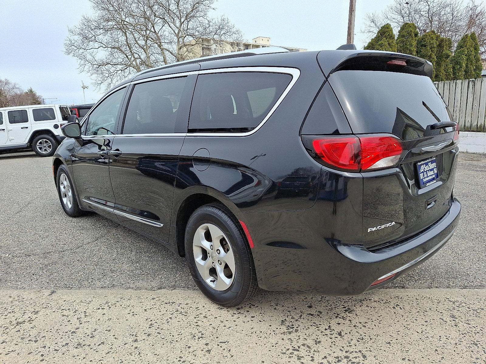 Used 2017 Chrysler Pacifica Touring-L Plus image 4