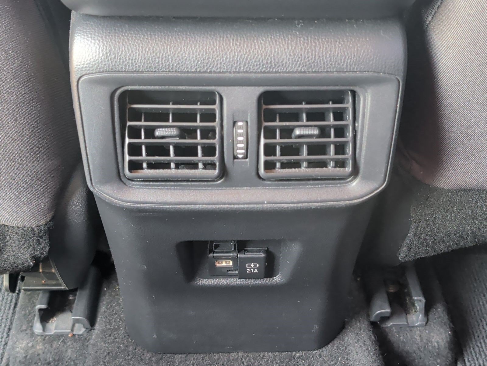 Used 2021 Toyota RAV4 XLE w/ Convenience Package FWD image 26