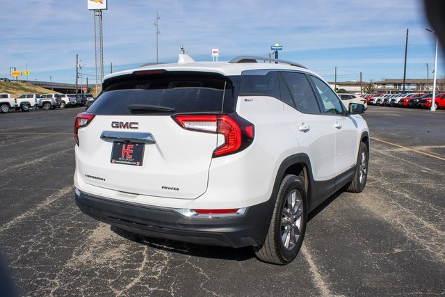 Used 2024 GMC Terrain SLT image 3