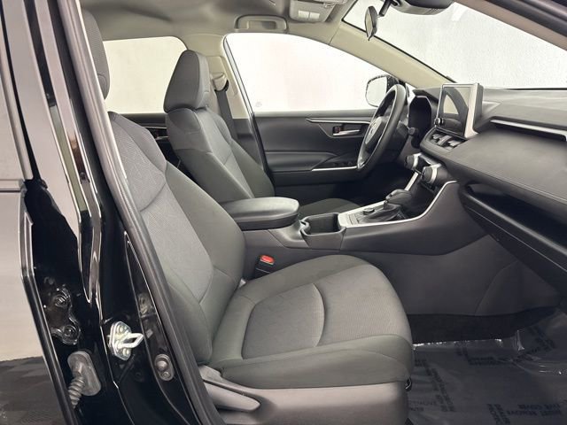 Used 2025 Toyota RAV4 XLE image 22