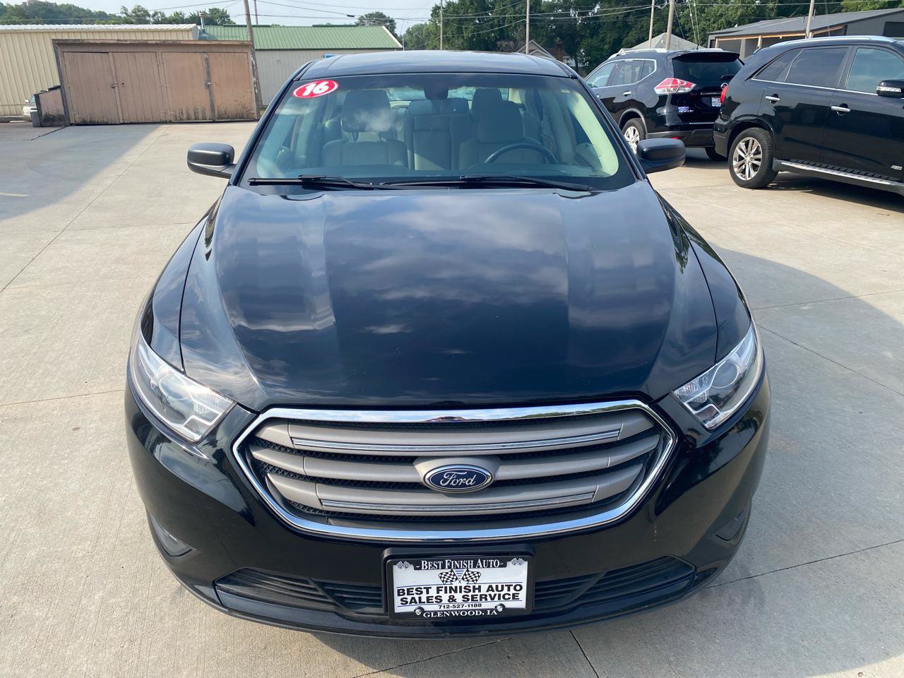 Used 2016 Ford Taurus SEL FWD image 3