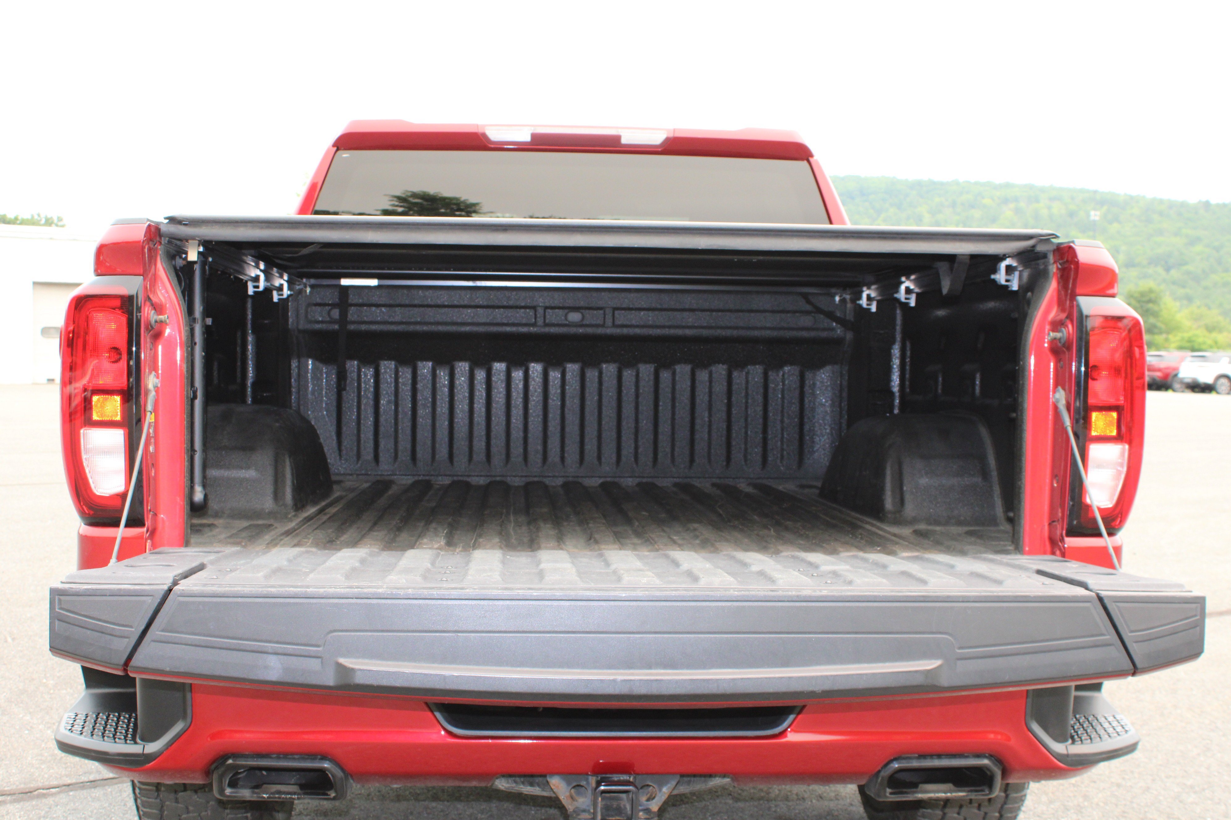 Used 2021 GMC Sierra 1500 Elevation w/ LPO, Elevation Black Package AWD/4WD image 8