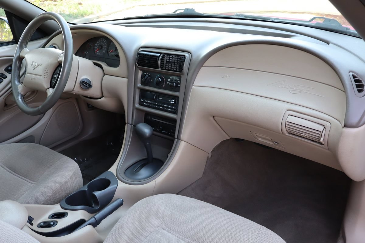 Used 1999 Ford Mustang Convertible RWD image 15