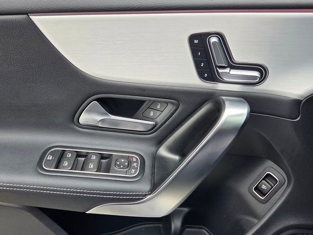 Used 2025 Mercedes-Benz CLA 250 image 28