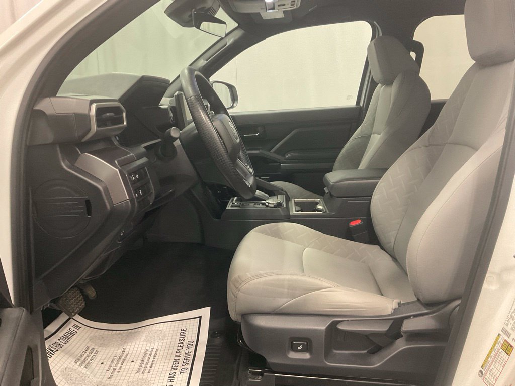 Used 2025 Toyota Tacoma SR5 AWD/4WD image 8