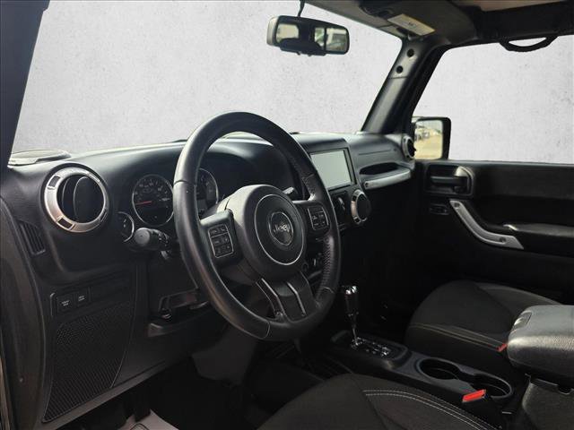 Used 2017 Jeep Wrangler Unlimited Rubicon w/ Connectivity Group AWD/4WD image 13