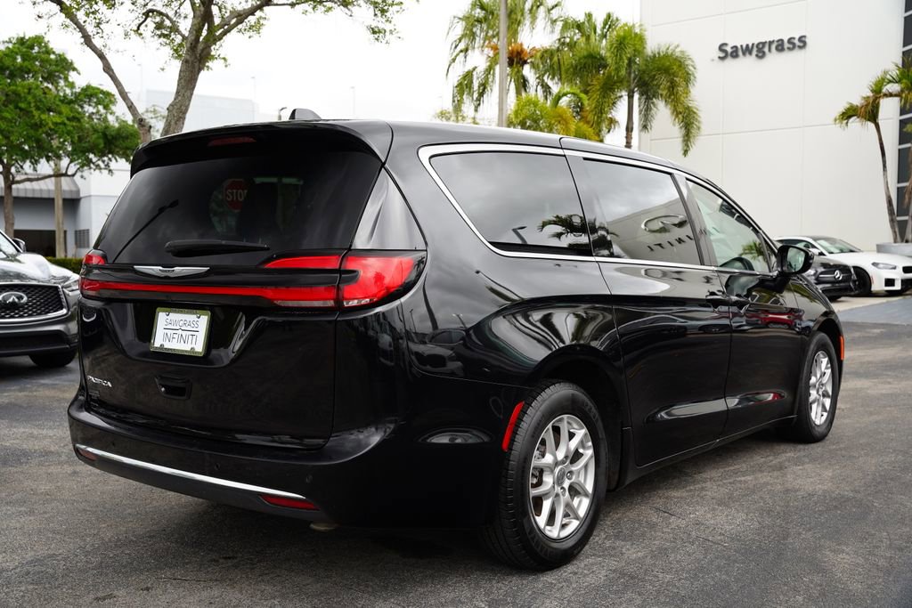 Used 2024 Chrysler Pacifica Touring-L image 22