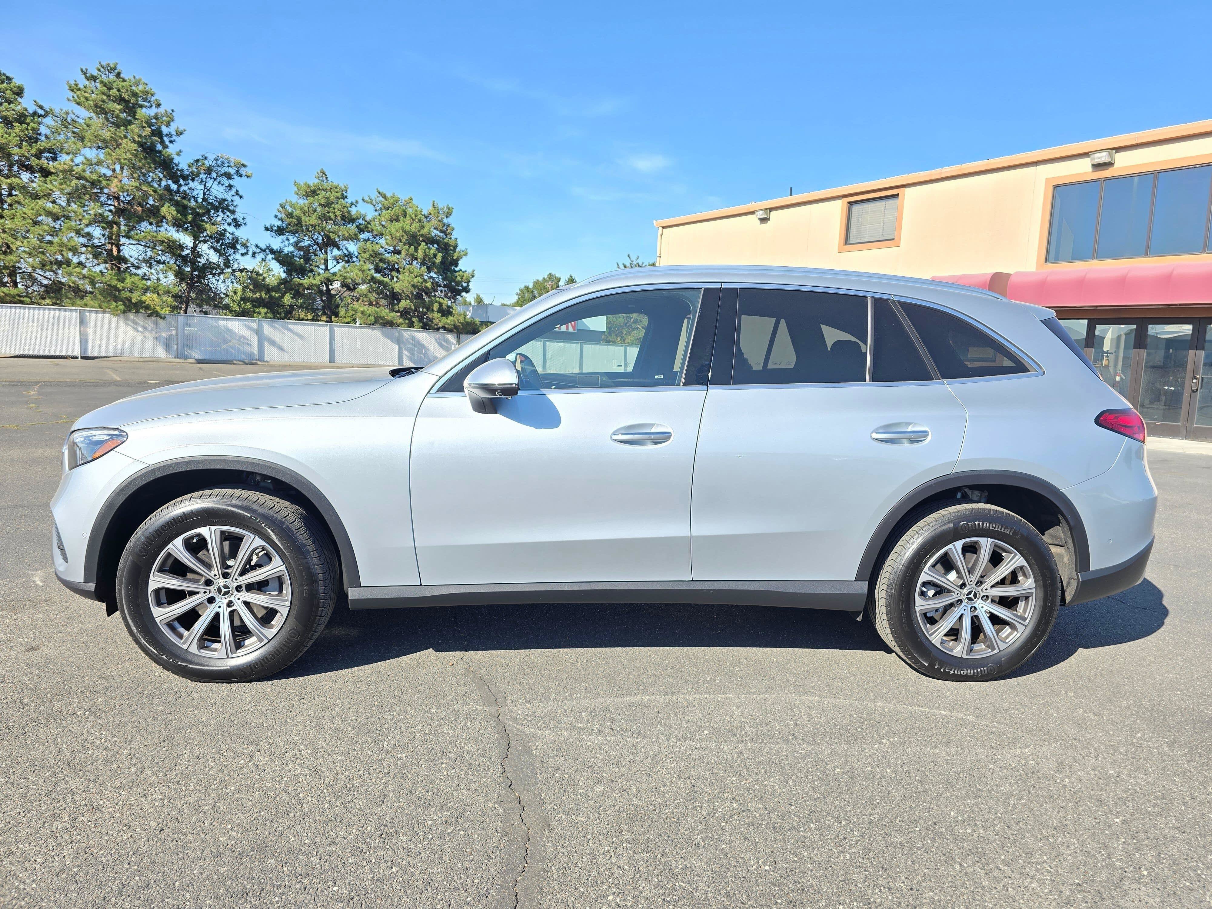 Used 2023 Mercedes-Benz GLC 300 4MATIC image 3