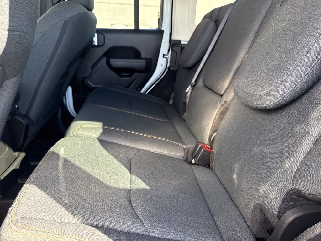 Used 2024 Jeep Wrangler Unlimited w/ Convenience Group AWD/4WD image 31