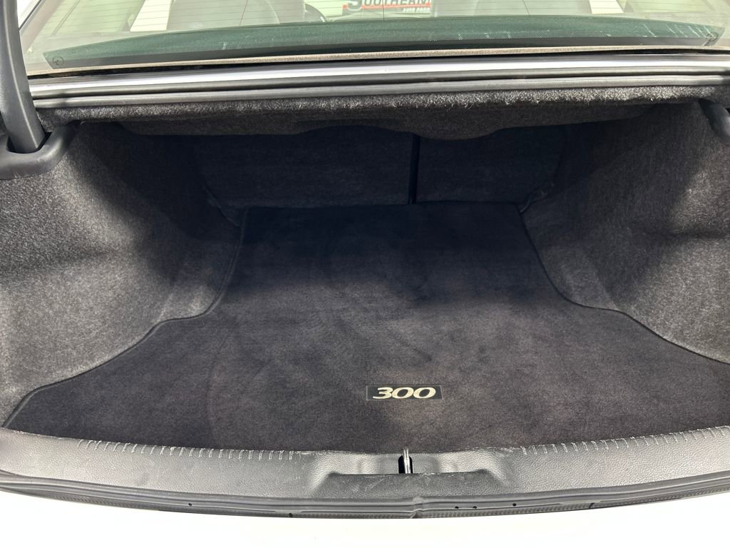 Used 2017 Chrysler 300 C image 23