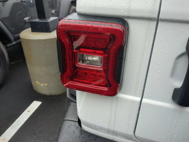 Used 2023 Jeep Wrangler Unlimited Sahara w/ LED Lighting Group AWD/4WD image 16