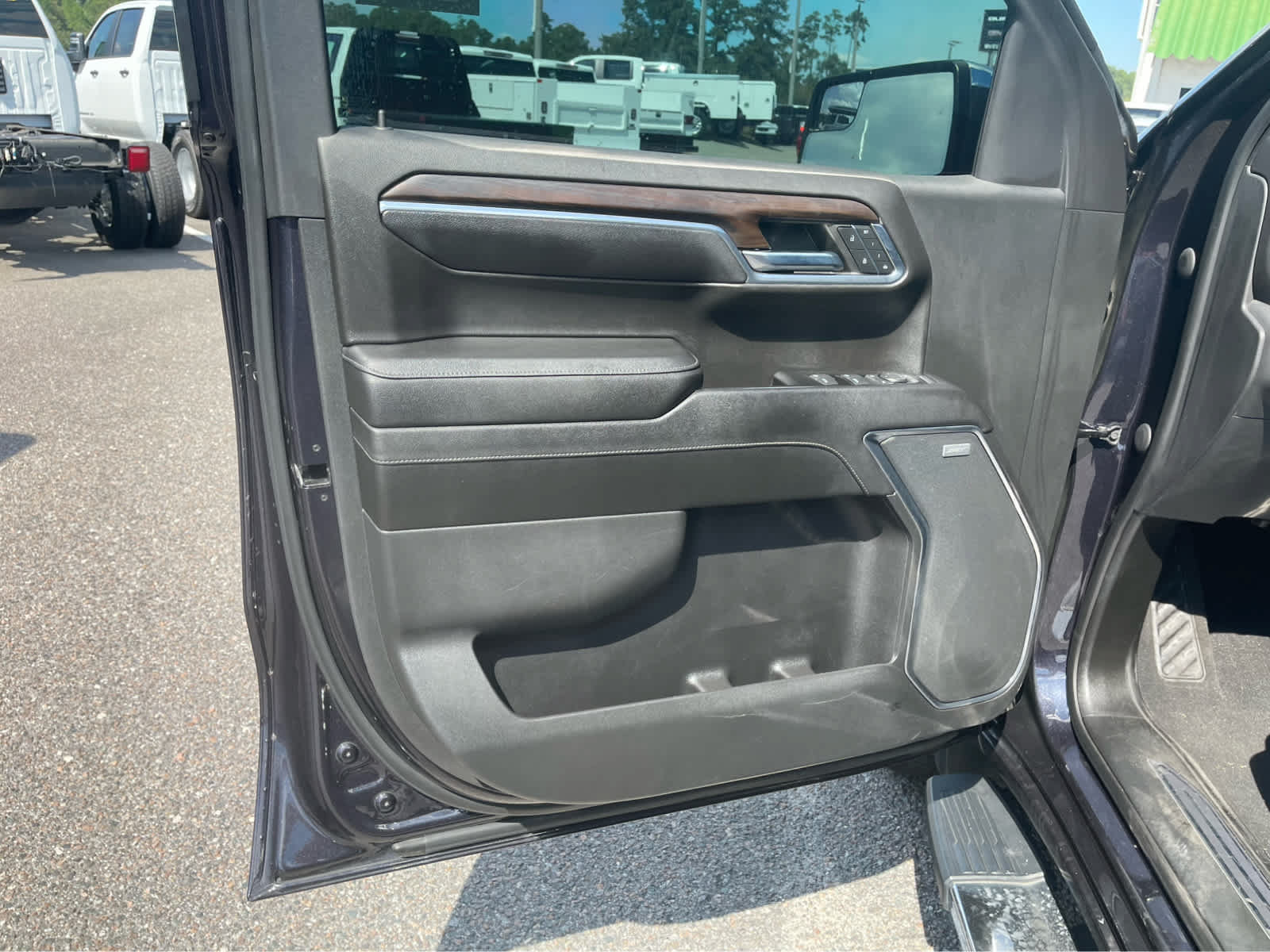 Used 2023 GMC Sierra 1500 SLT w/ SLT Premium Package AWD/4WD image 10