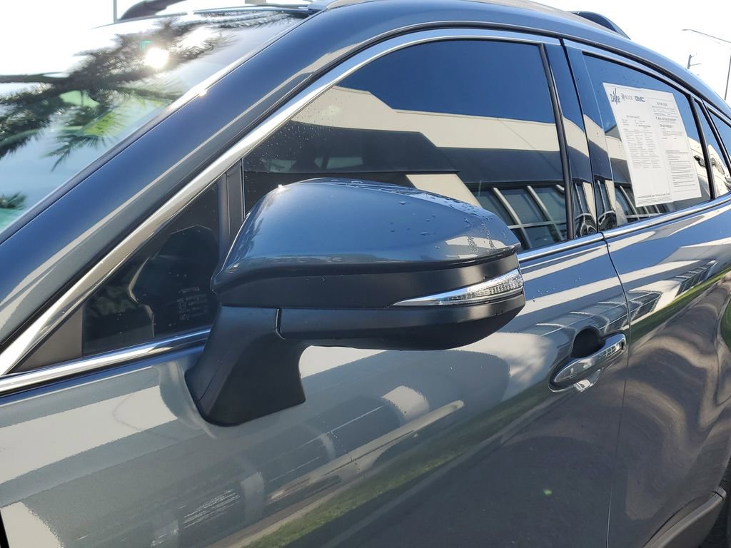 Used 2021 Toyota Venza XLE image 12