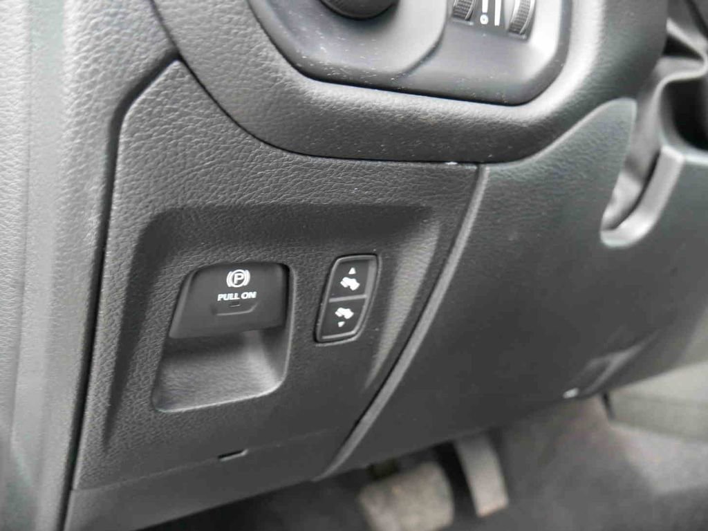 Certified 2025 RAM 1500 Laramie image 33