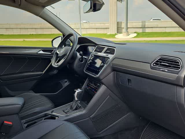 Used 2024 Volkswagen Tiguan SE FWD image 19