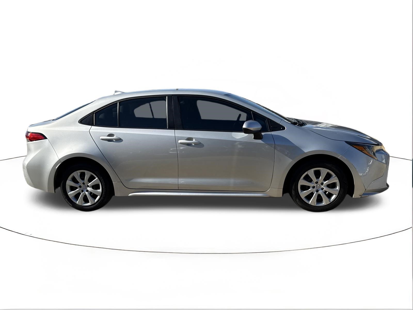 Used 2024 Toyota Corolla LE FWD image 2