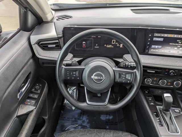 Used 2025 Nissan Kicks SV FWD image 17