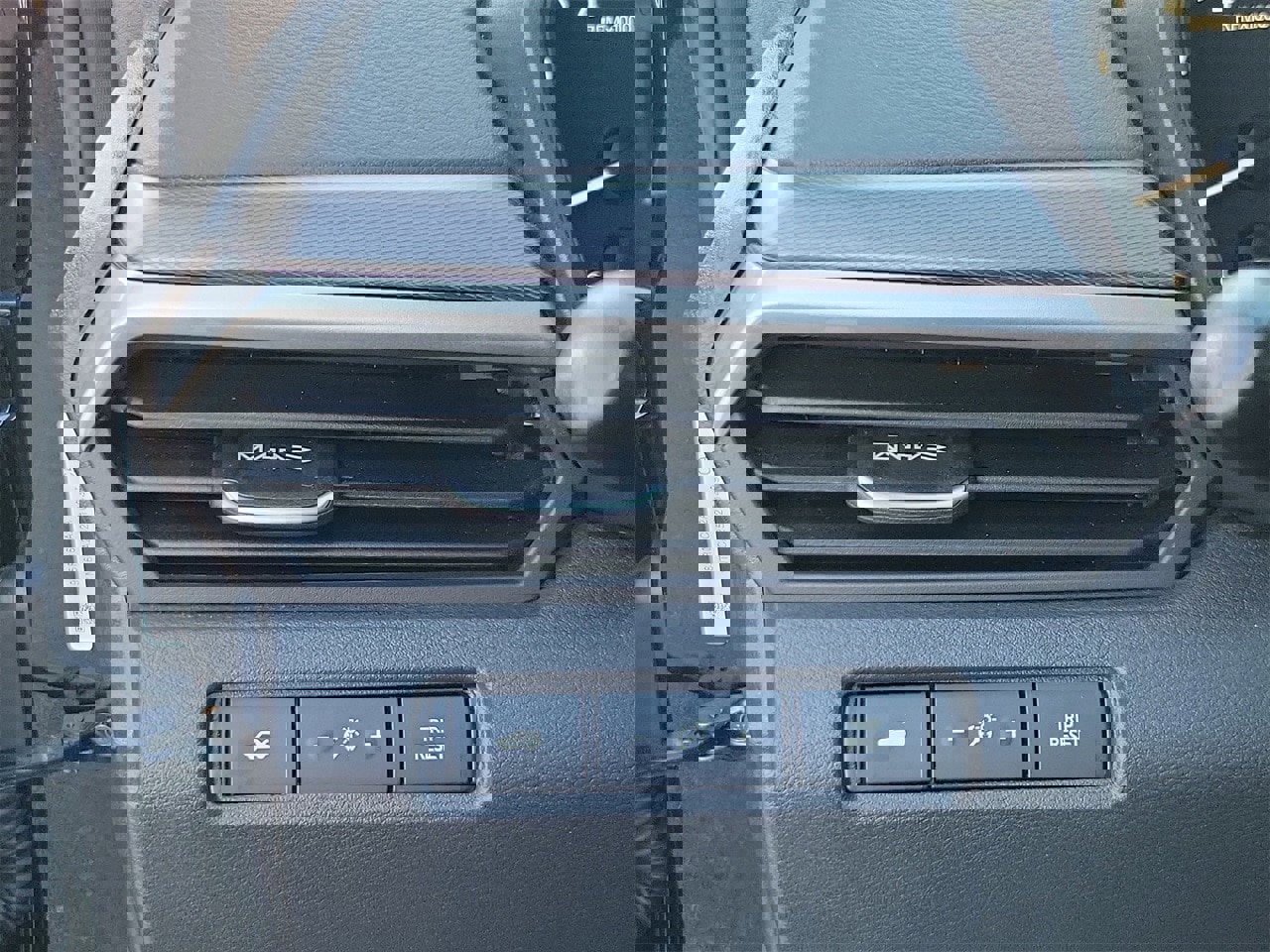 Used 2025 Nissan Altima 2.5 SR image 31