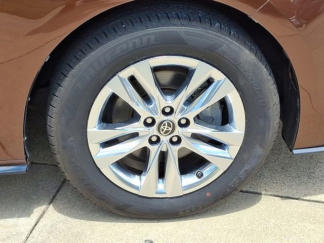 Used 2021 Toyota Sienna Limited image 13