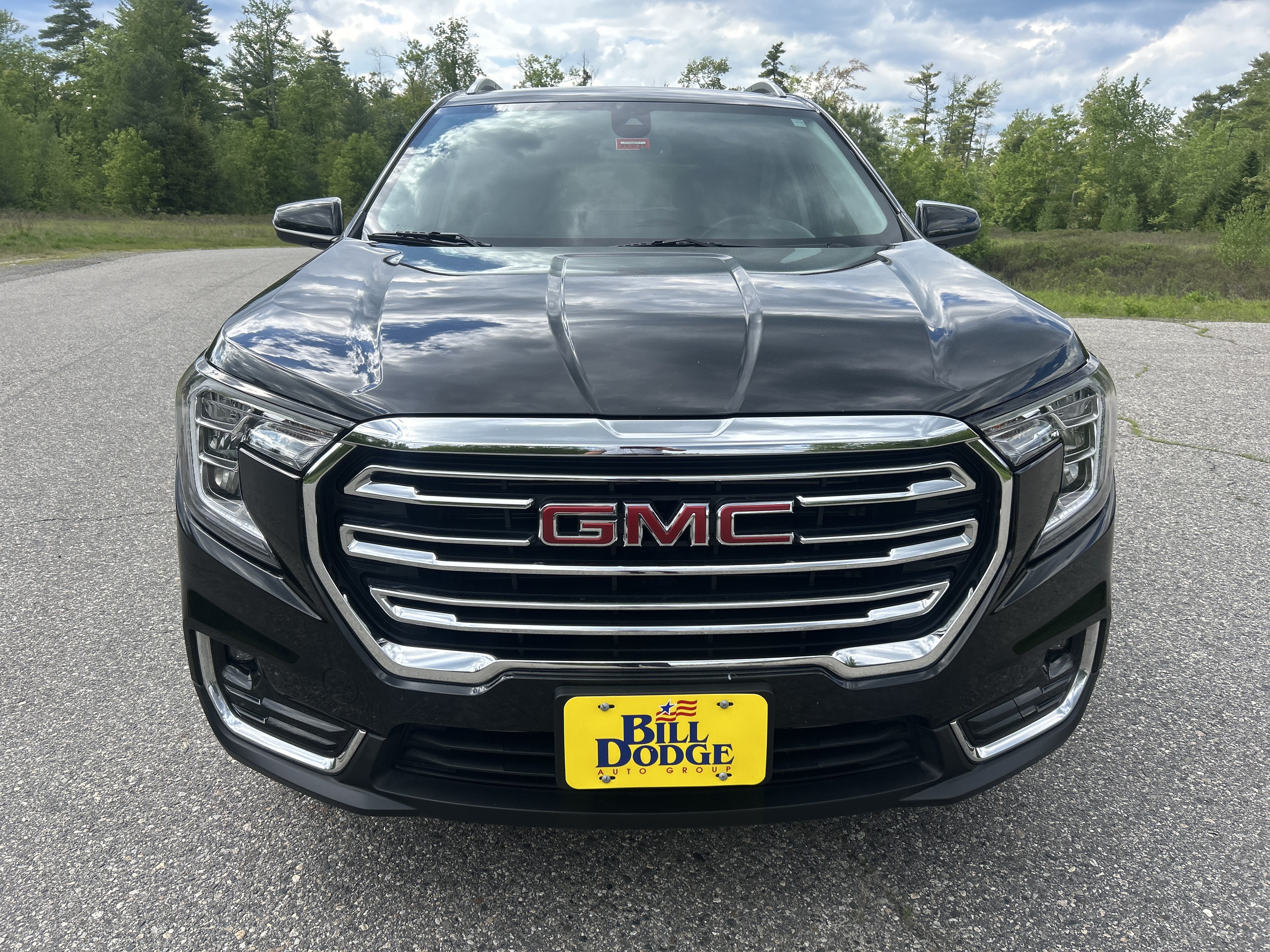 Used 2024 GMC Terrain SLT AWD/4WD image 2