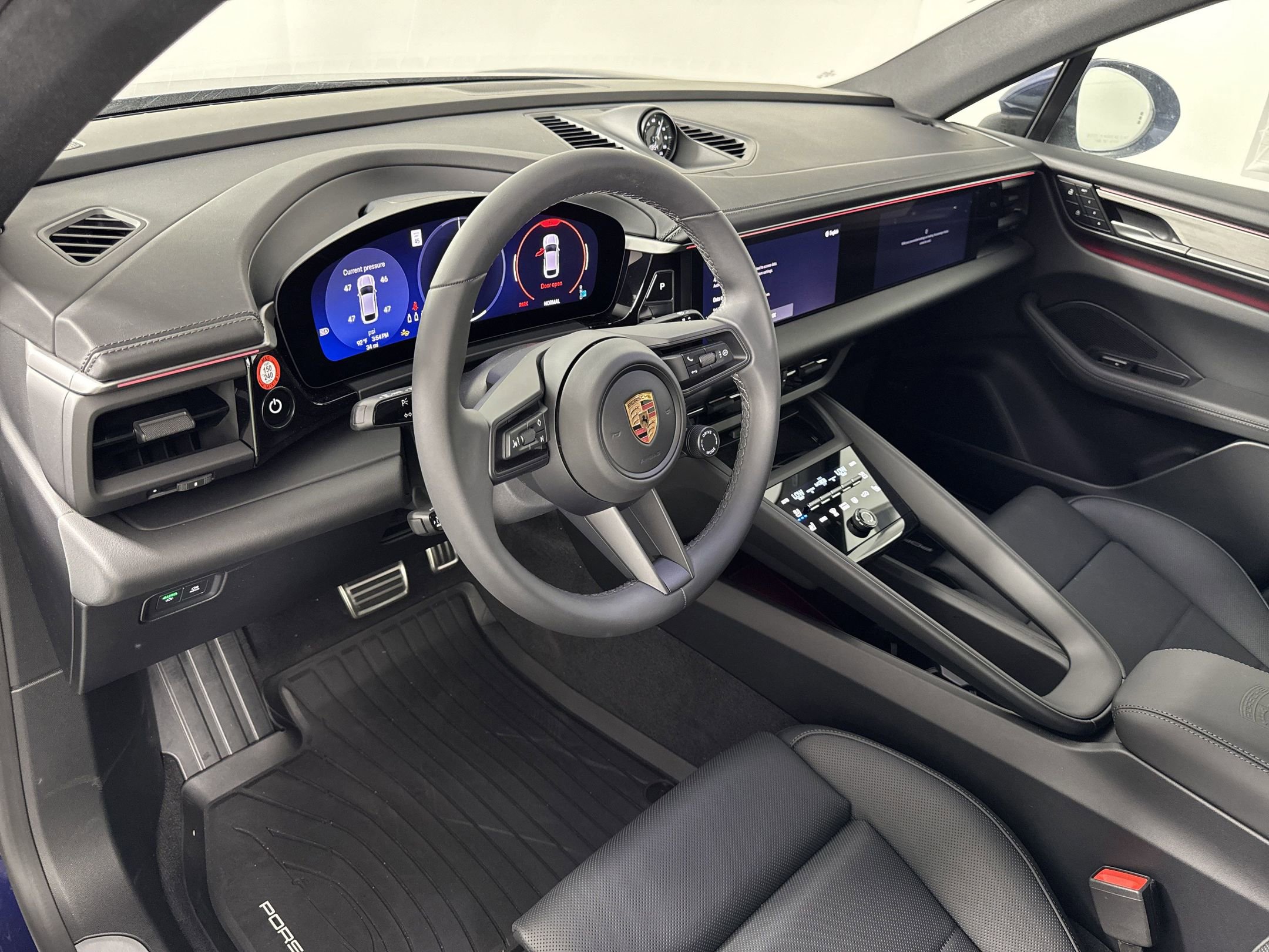 Used 2025 Porsche Macan 4S Electric image 4