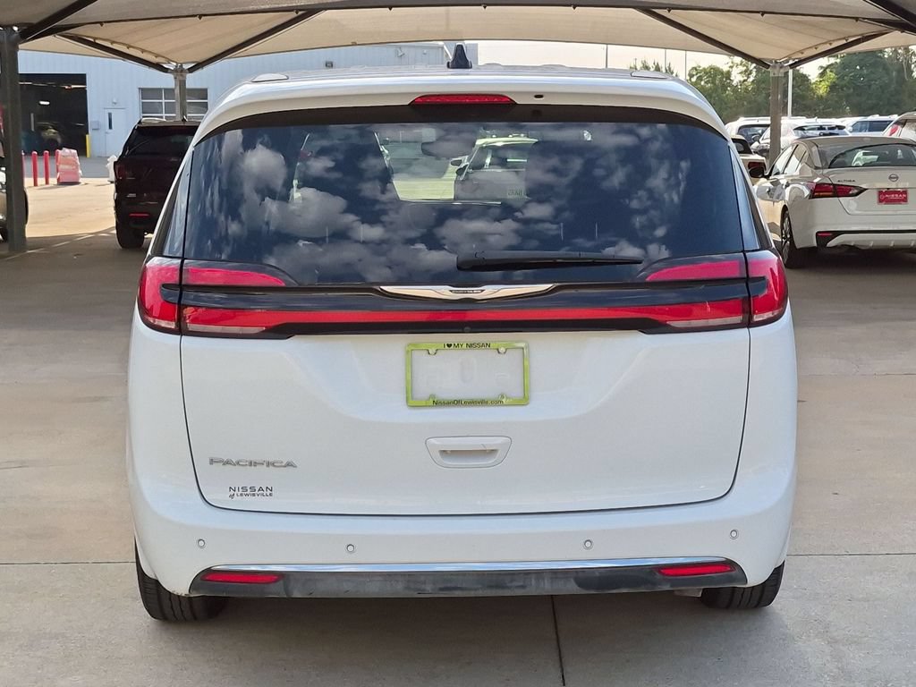 Used 2023 Chrysler Pacifica Touring-L FWD image 7