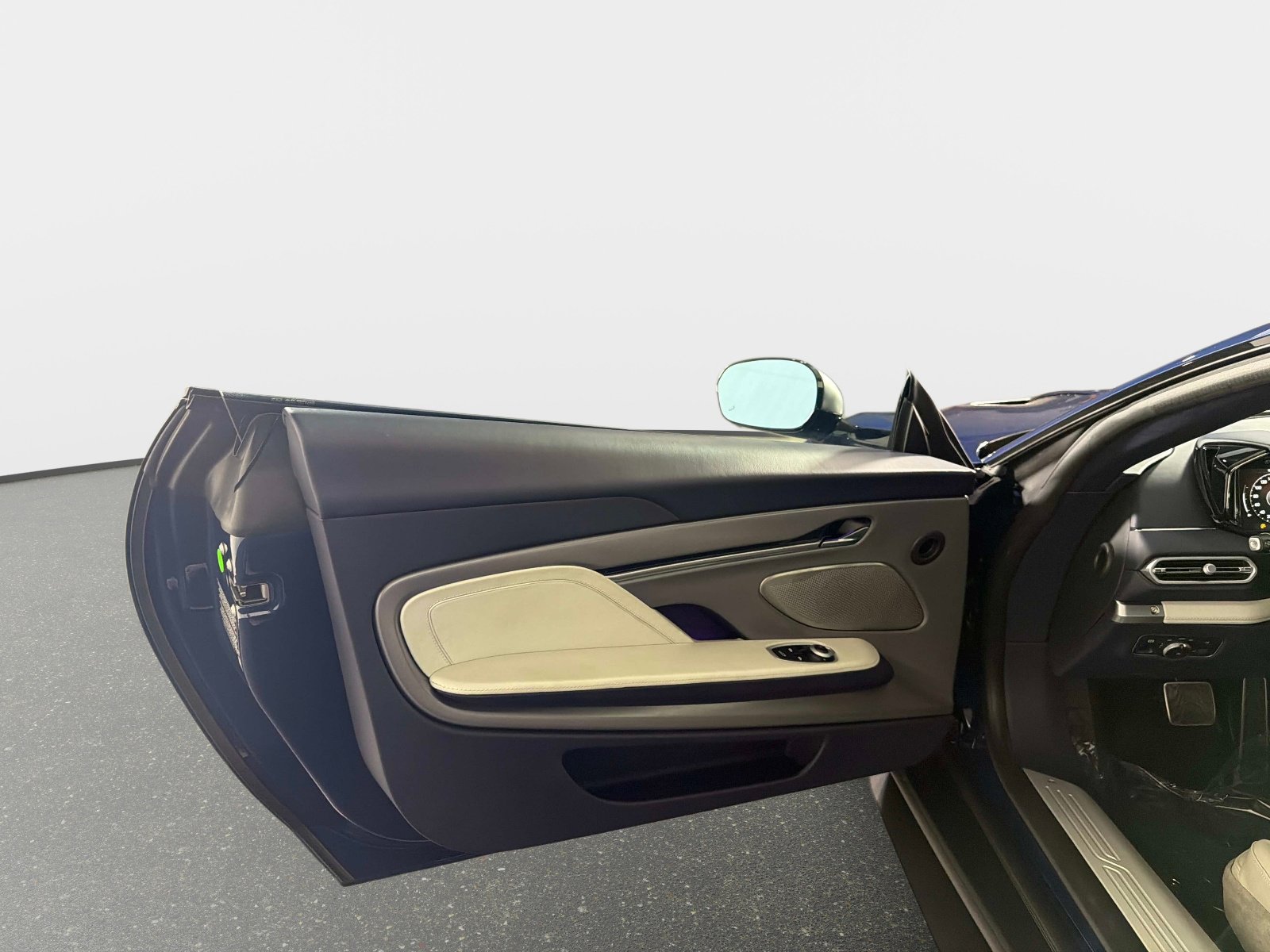 Used 2025 Aston Martin Vanquish image 29