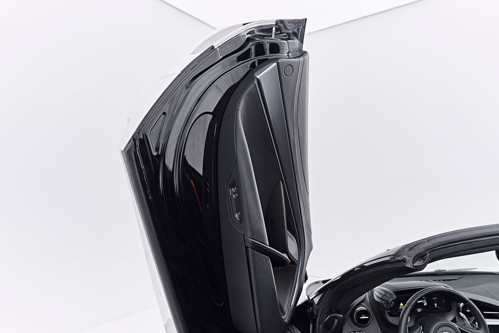 Used 2025 McLaren 750S Spider RWD image 43
