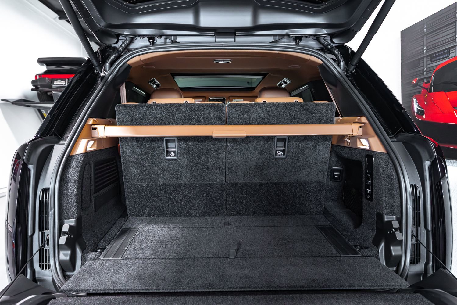 Used 2024 Land Rover Range Rover Long Wheelbase SE image 34