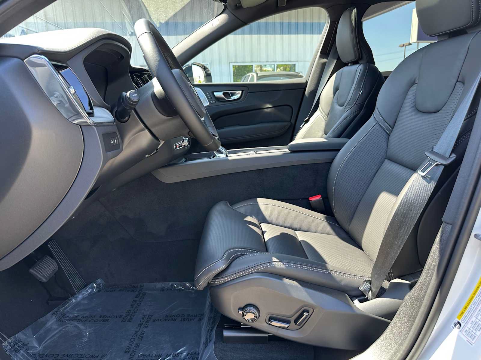 New 2026 Volvo XC60 T8 Ultra w/ Protection Package Premier AWD/4WD image 19