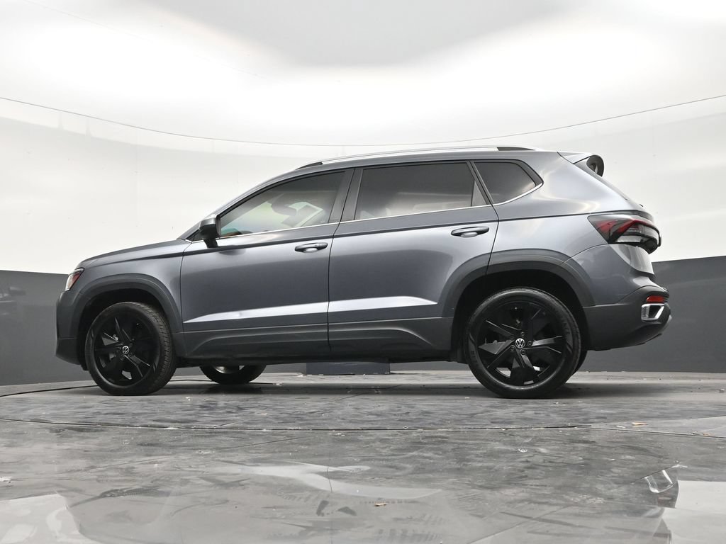 Used 2025 Volkswagen Taos SE FWD image 21