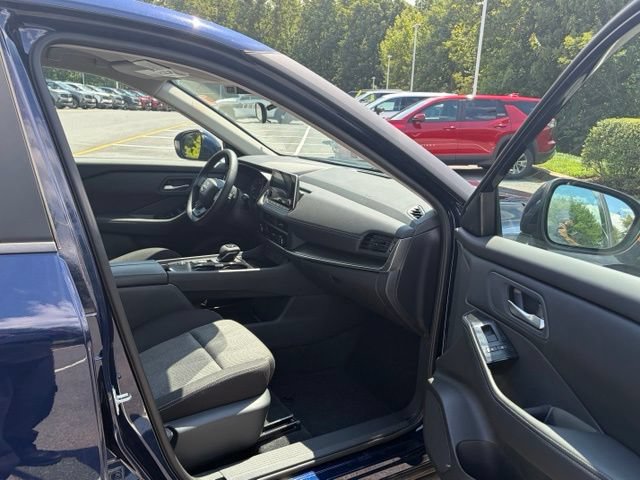 Certified 2026 Nissan Rogue SV FWD image 27