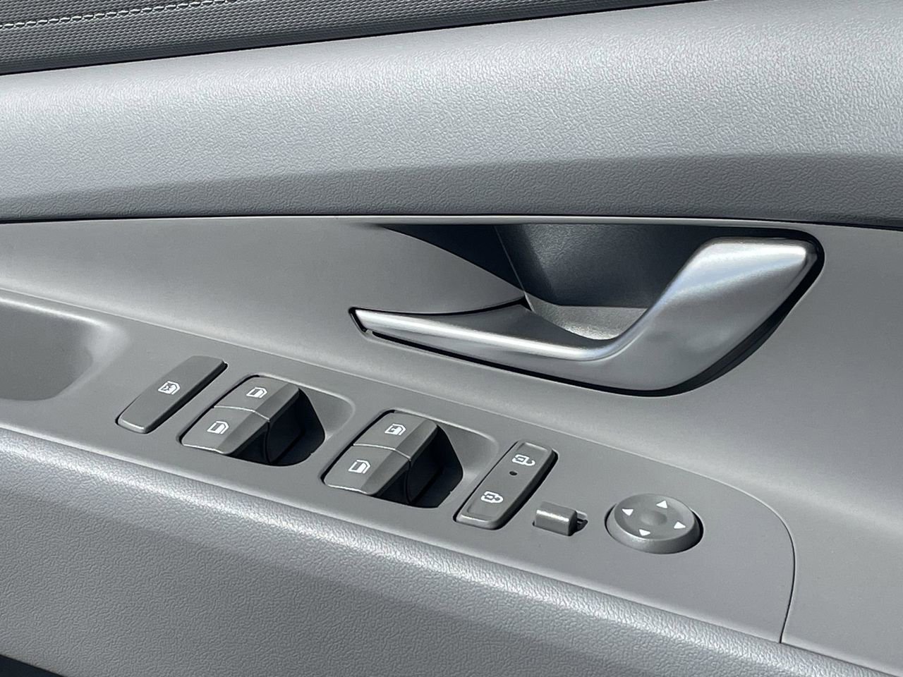 Certified 2025 Hyundai Elantra SE image 20