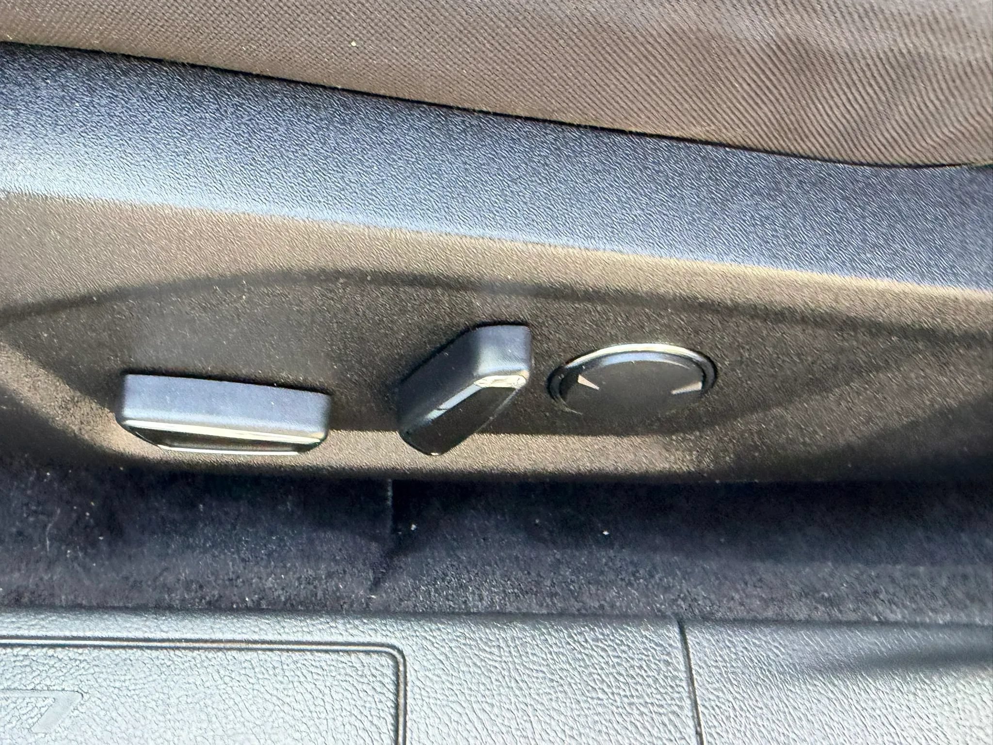 Used 2018 Ford Fusion SE w/ Fusion SE Technology Package FWD image 25