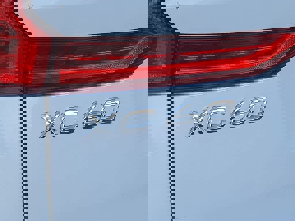 Certified 2025 Volvo XC60 T8 Core w/ Protection Package Premier image 12