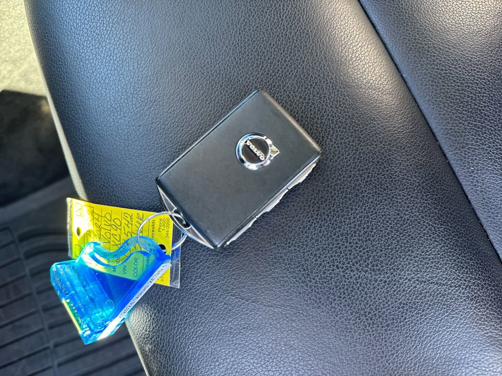 Used 2024 Volvo XC90 B5 Core w/ Protection Package Premier image 33