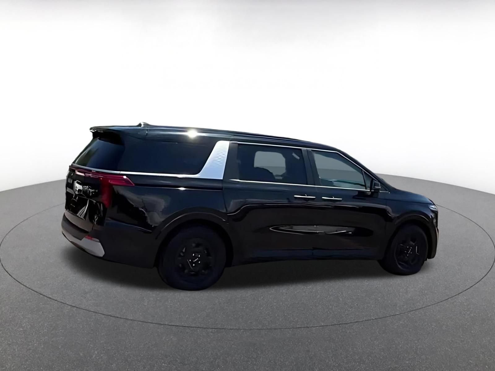 Used 2026 Kia Carnival FWD image 7