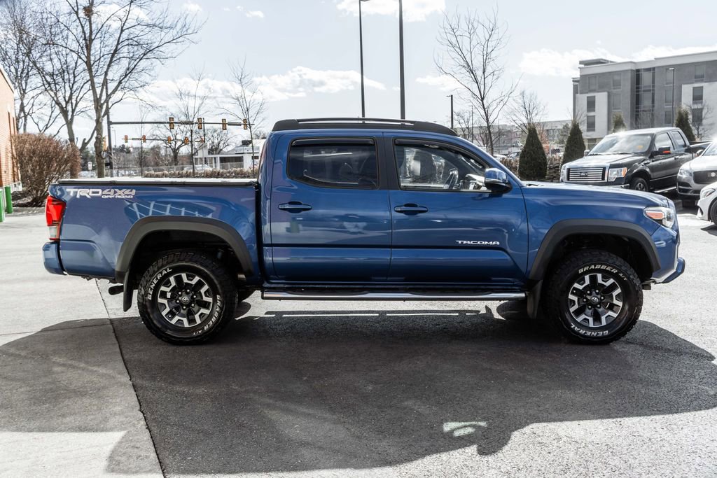 Used 2018 Toyota Tacoma TRD Off-Road image 3