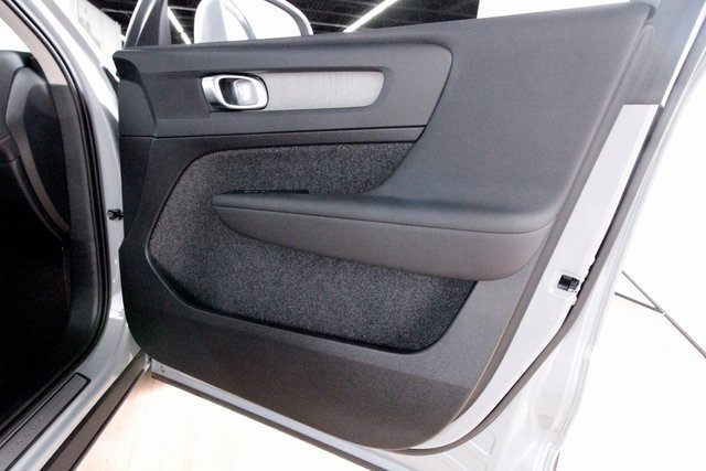 Certified 2025 Volvo XC40 B5 Core w/ Protection Package Premier image 23