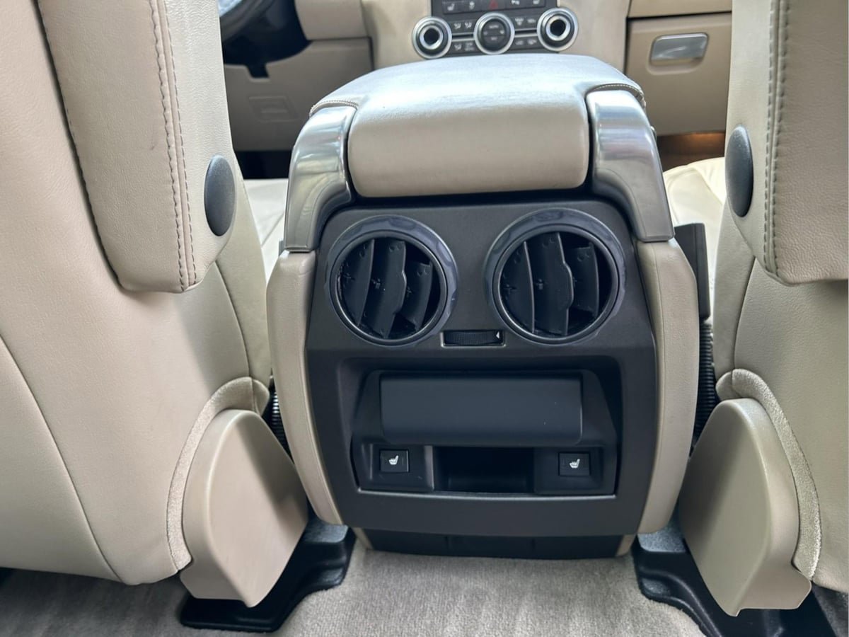 Used 2015 Land Rover LR4 HSE LUX image 16