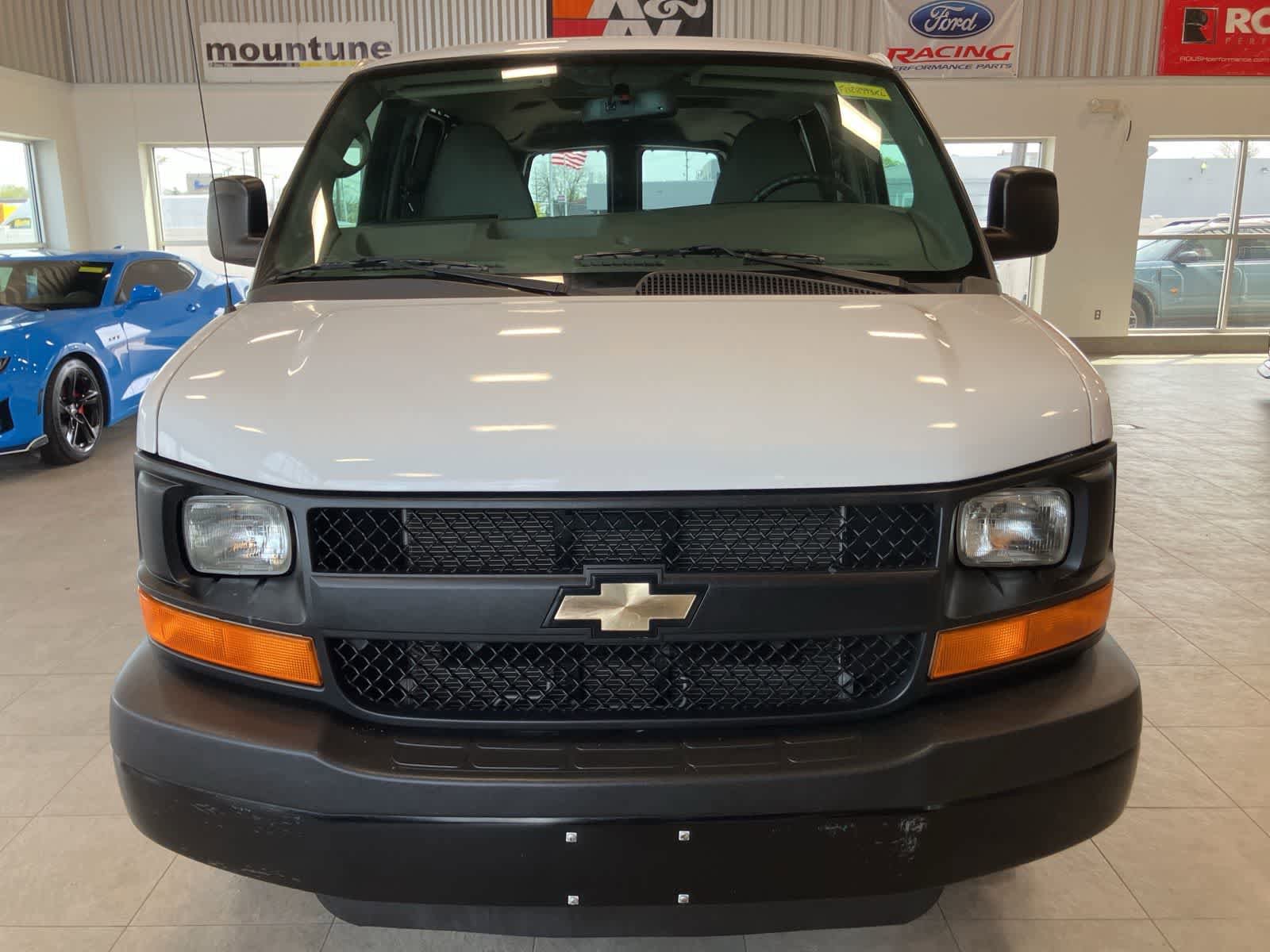 Used 2015 Chevrolet Express 3500 RWD video 2