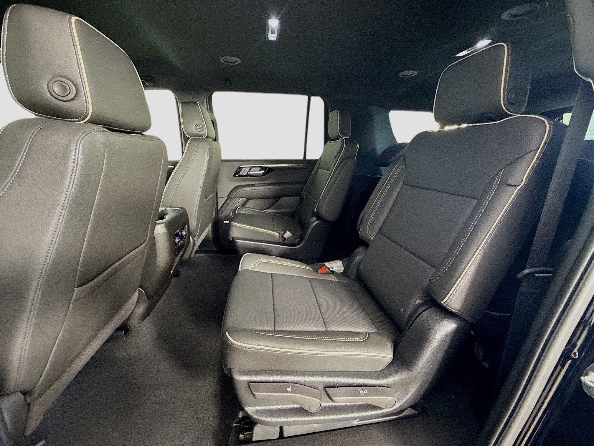 New 2026 Chevrolet Suburban Premier RWD image 27