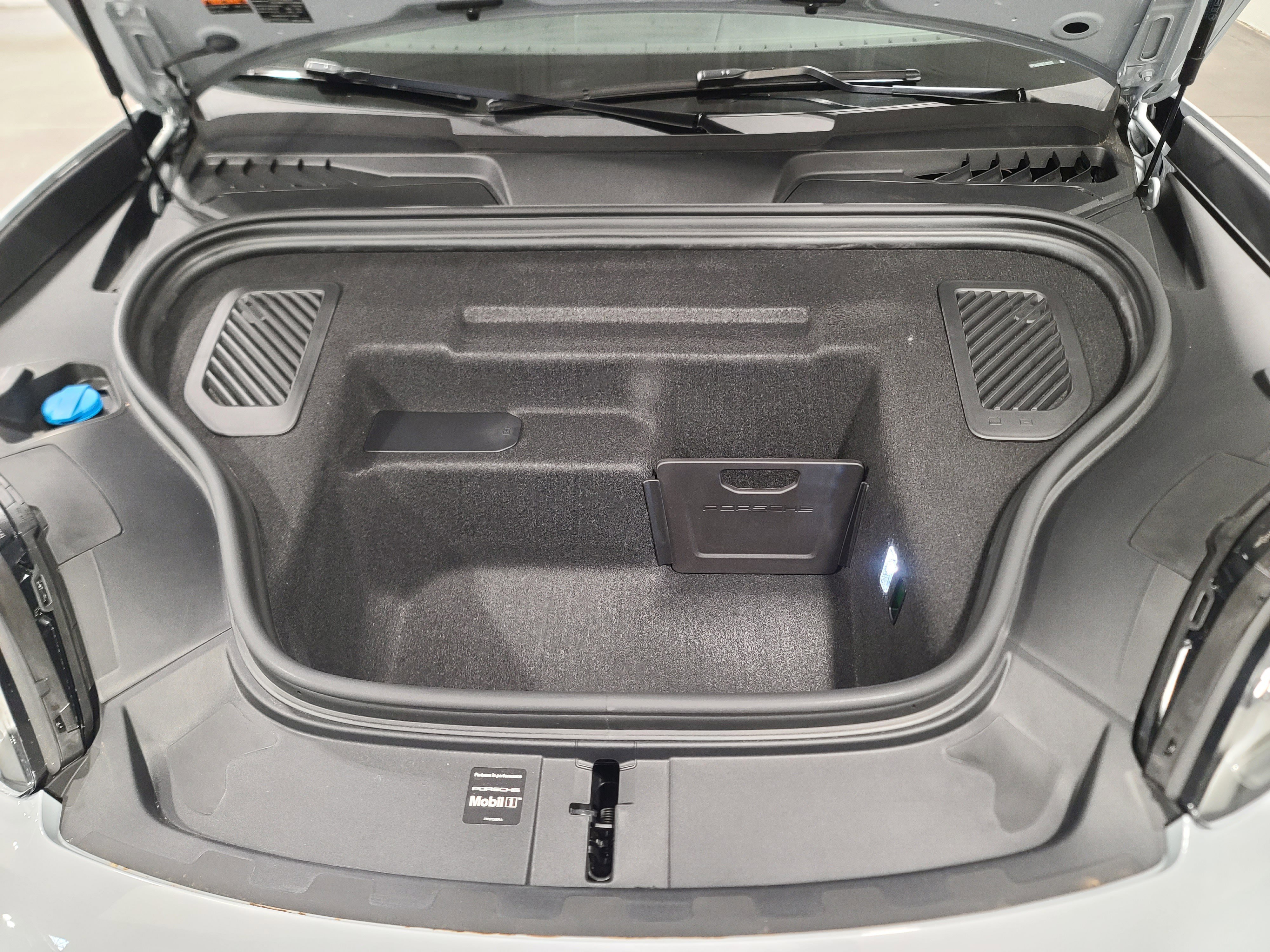 New 2026 Porsche Macan 4 Electric AWD/4WD image 30