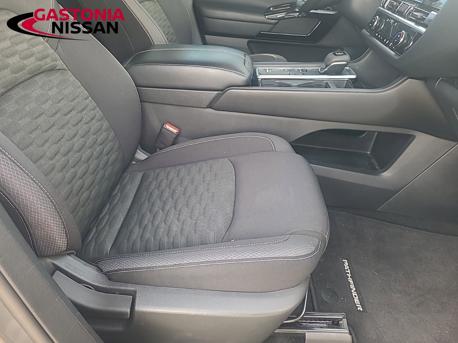 Used 2022 Nissan Pathfinder S image 18