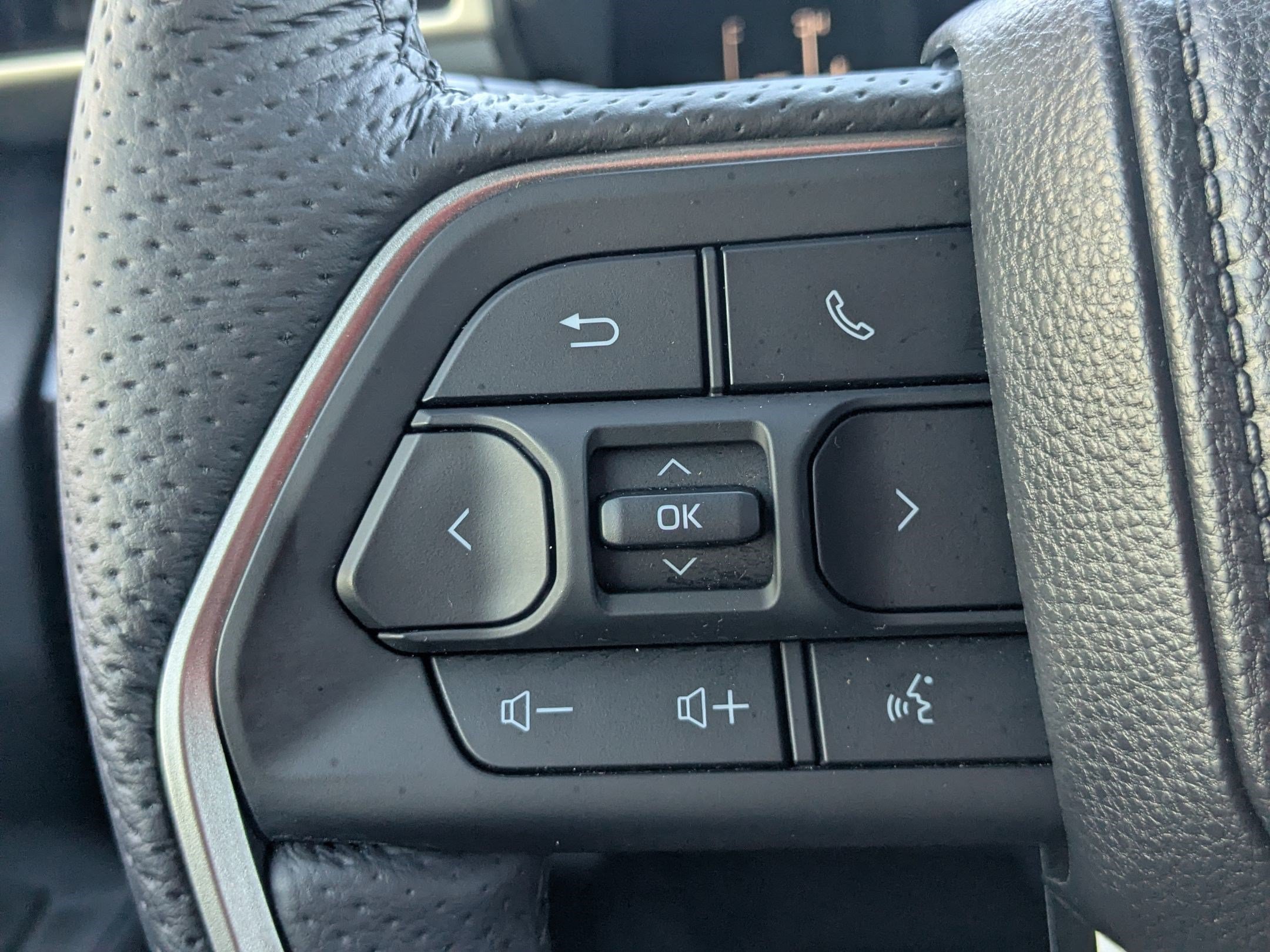 Used 2025 Toyota Tacoma SR5 AWD/4WD image 19