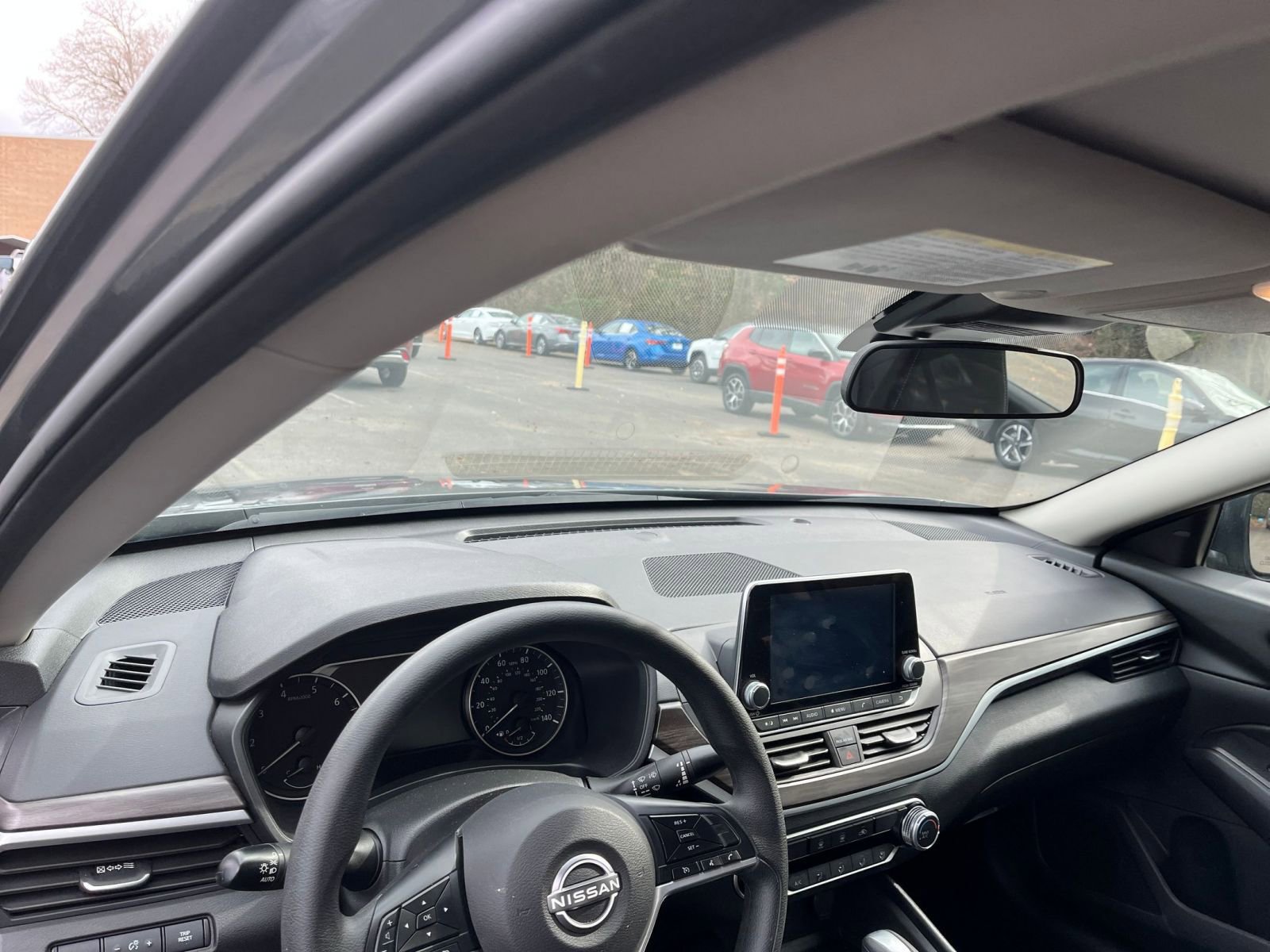 Used 2025 Nissan Altima 2.5 SV image 32