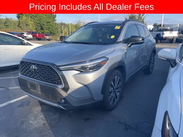 Used 2025 Toyota Corolla Cross XLE FWD image 1
