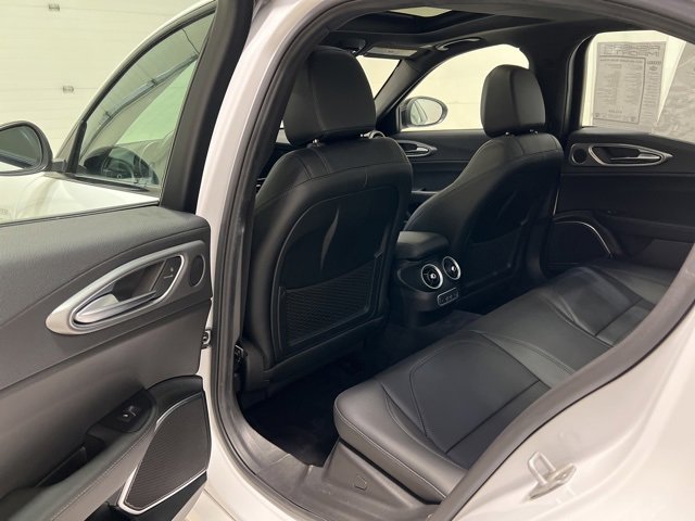 Used 2023 Alfa Romeo Giulia Veloce image 35