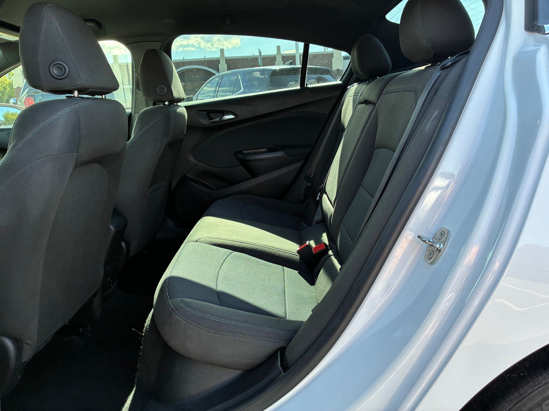 Used 2018 Chevrolet Cruze LT w/ Convenience Package FWD image 27